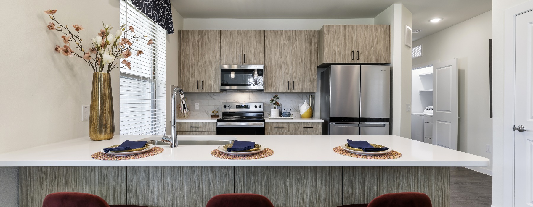 Kitchen with large island 