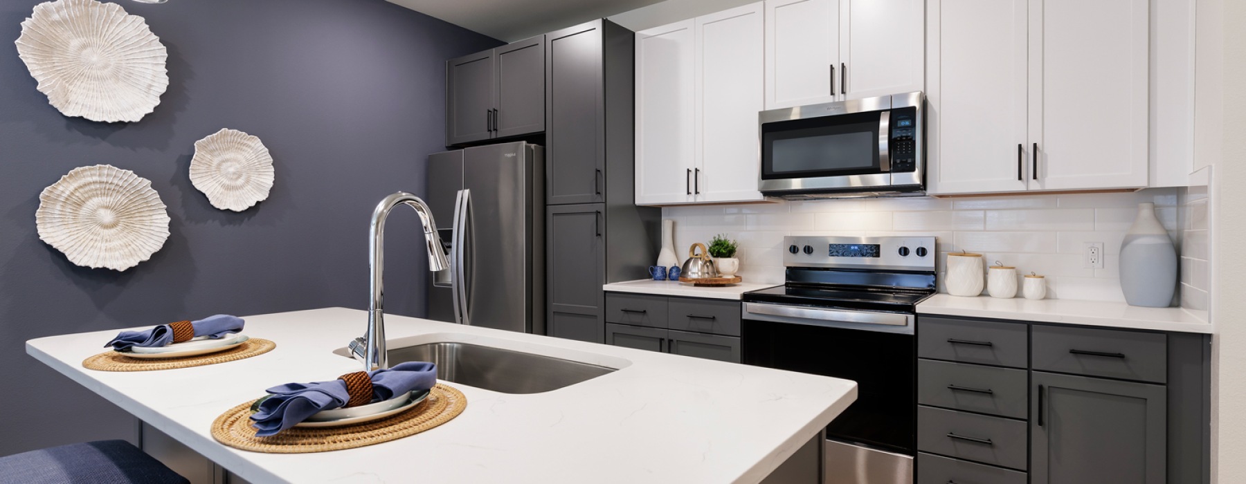 Kitchen with large island 